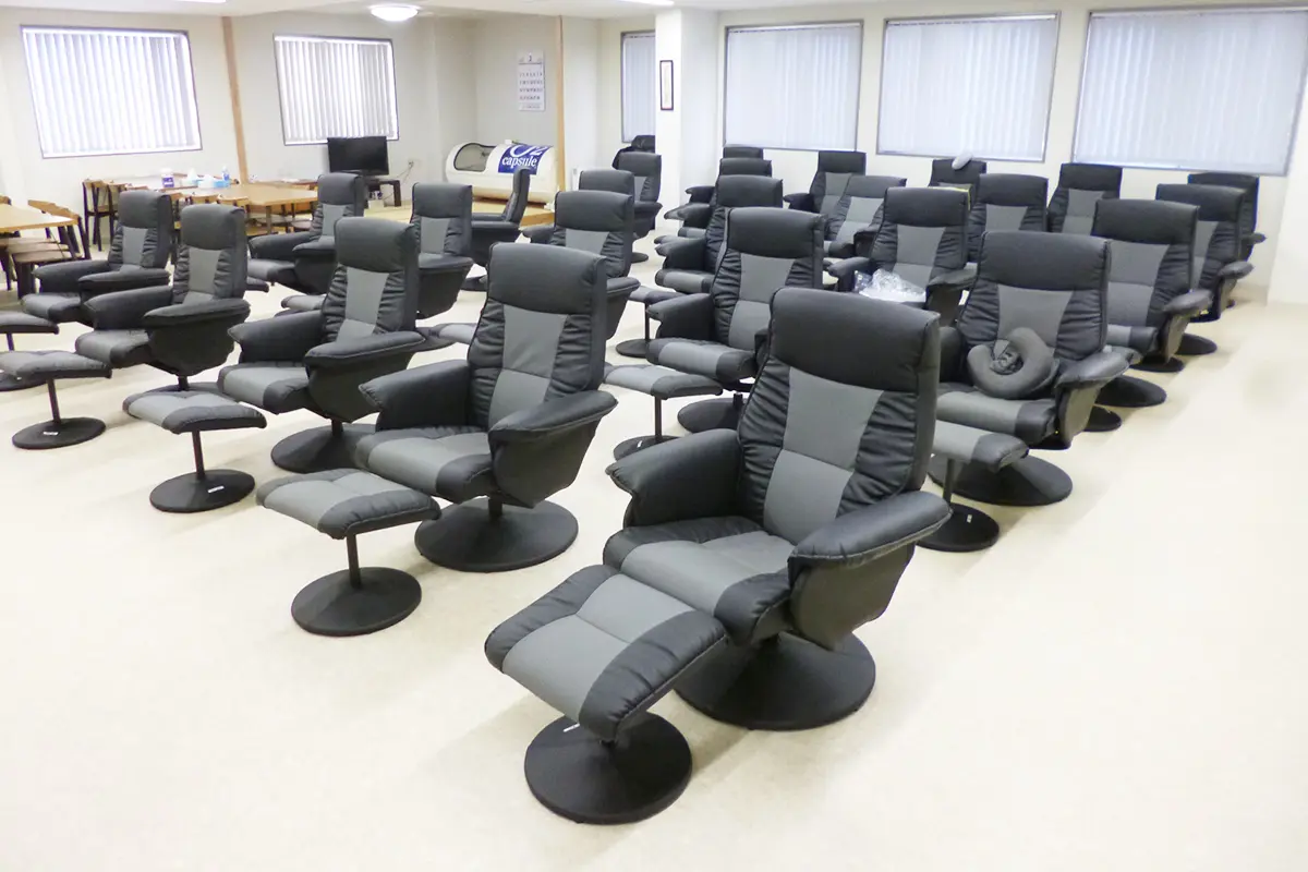 社員食堂へのリクライニングチェアの設置